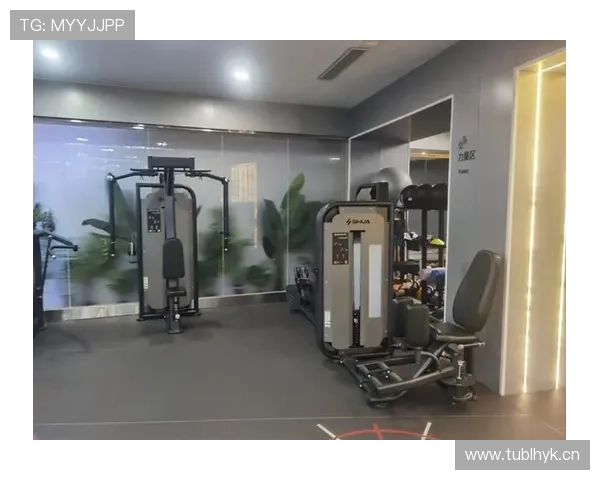 刘璇健身房里倒是拼，出门却像刚睡醒的网红 阅读全靠化妆点亮脸色