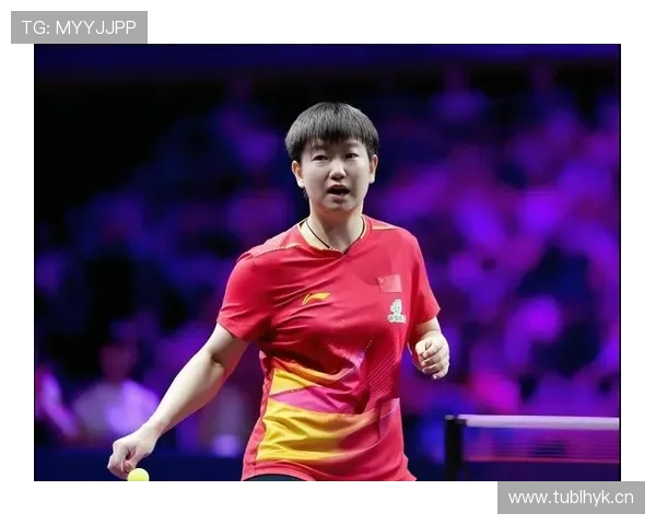 孙颖莎夜市随手一拍，包鞋亮成发布会现场，瞬间把我穷酸气质打回原形