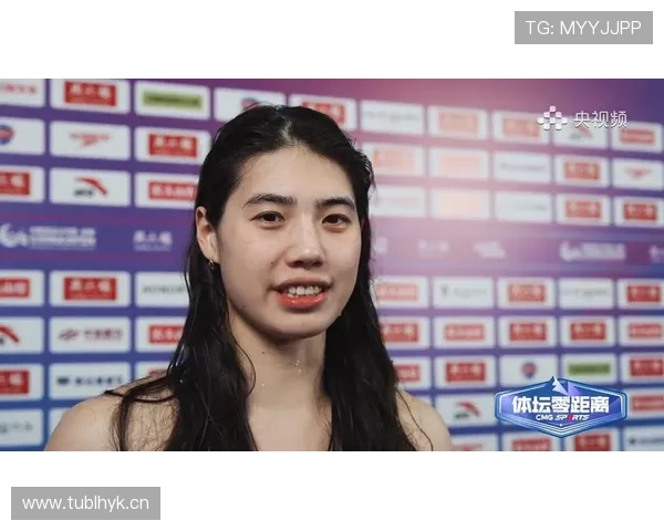 张雨霏赛场像战士，街头像有钱邻家小娇妻——这反差看着真让人懵