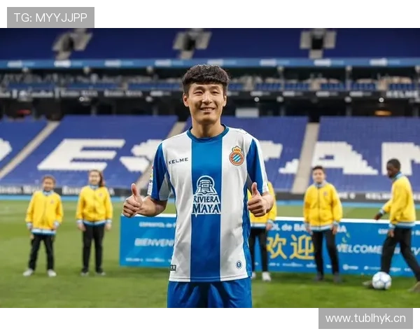 武磊家冰箱里塞满能量饮料，邻居说半夜还能听见他练颠球